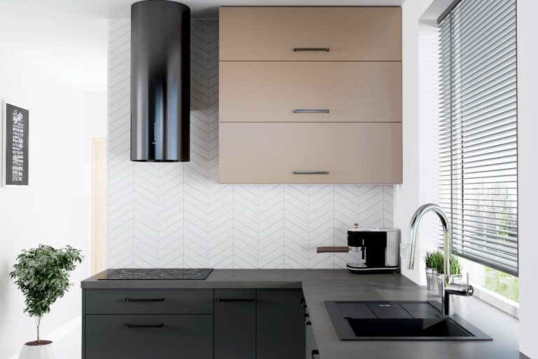 Co umieścić między szafkami w kuchni?